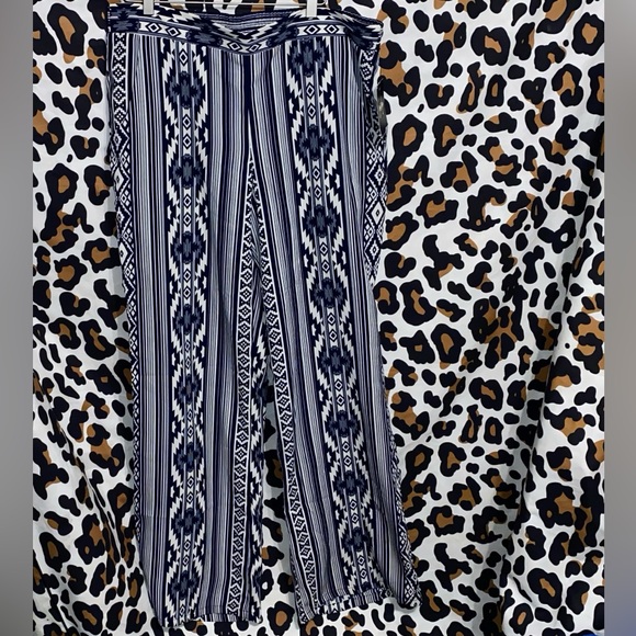 by & by Let’s Get Away Design Lounge Pants - Picture 1 of 7